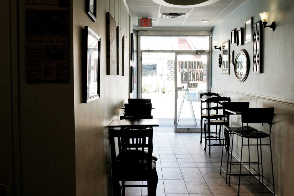 Andrea's Gerrard St. Bakery: Interior