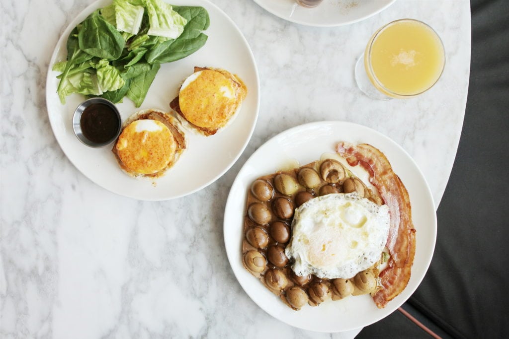 Té Toronto: Kimchi and Pork Belly Eggs Benedict + Green Tea Egg Waffle