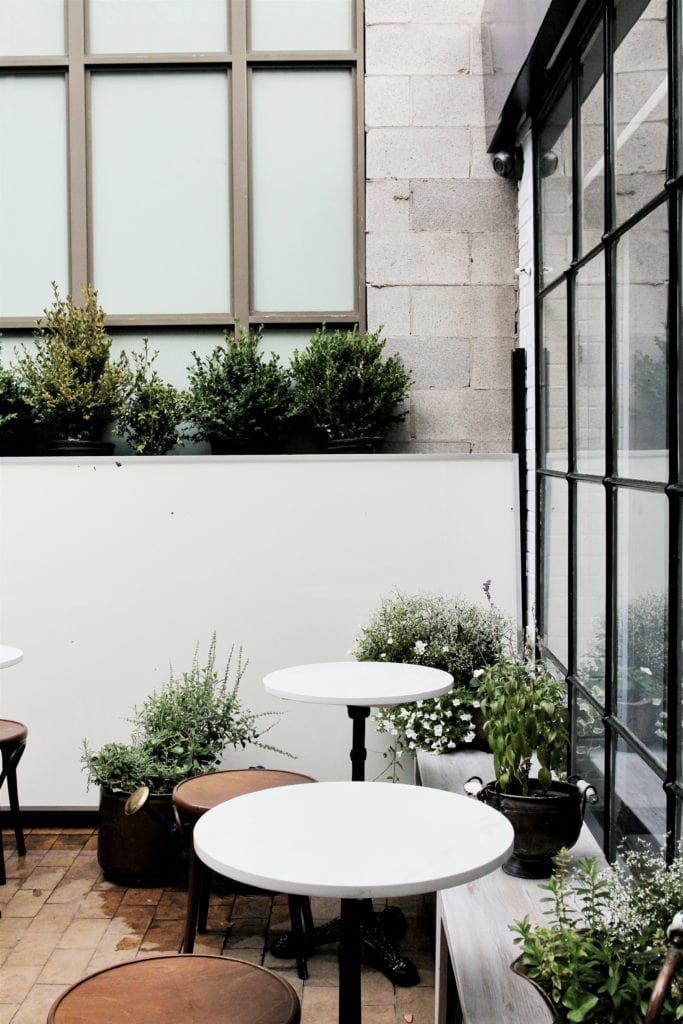 Chabrol: Patio