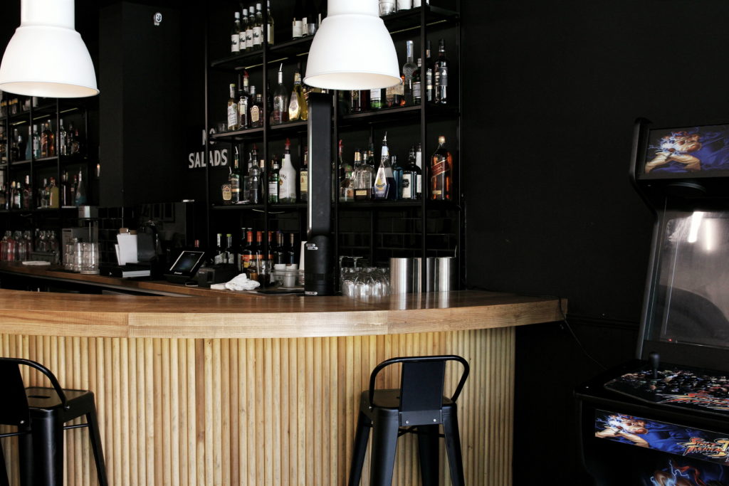Doomie's: Interior, bar area