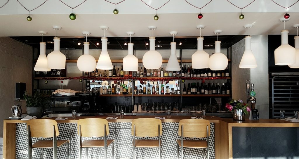 Hawthorne Food & Drink: Interior, bar area