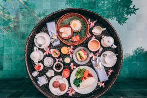 Seminyak, Bali: Villa Air Bali, Floating Breakfast