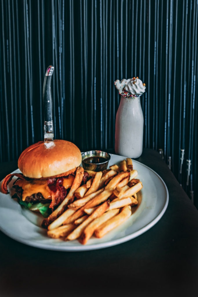 Seminole Hard Rock Hotel & Casino Tampa: Hard Rock Cafe Legendary Burger