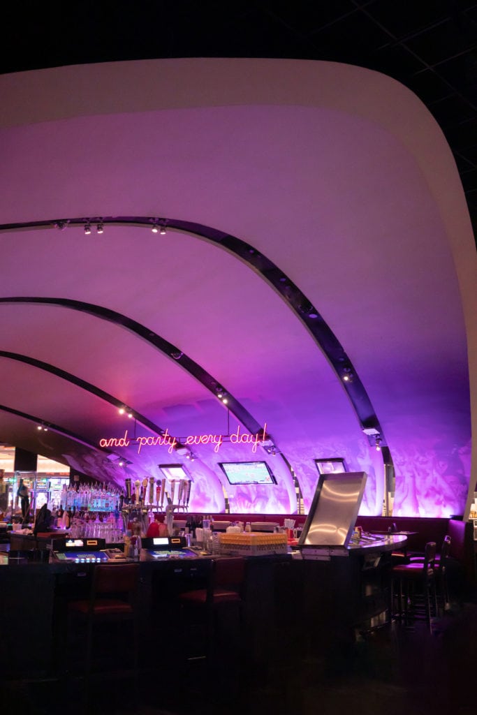 Seminole Hard Rock Hotel & Casino Tampa: Hard Rock Cafe Interior