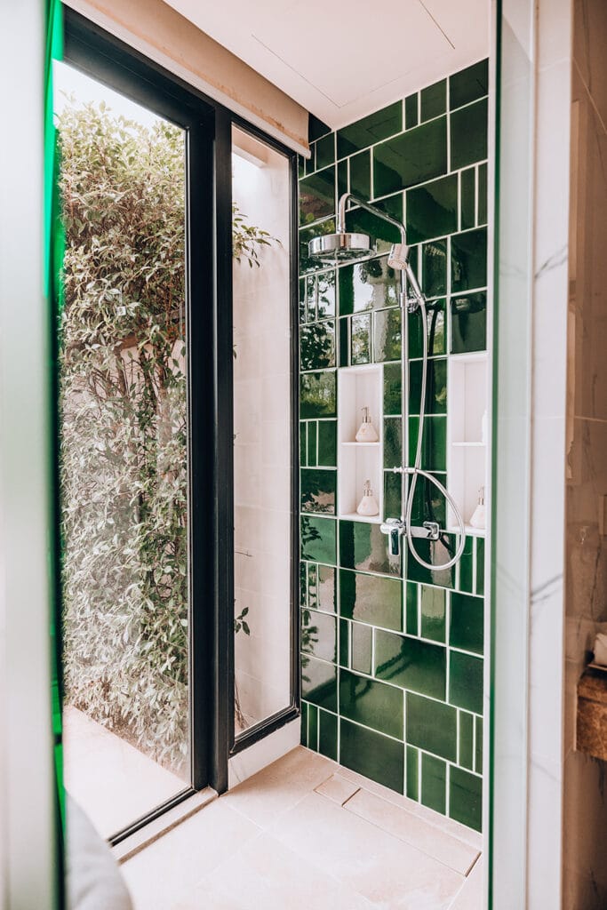 Shower Banyan Tree Vela Pool Villa